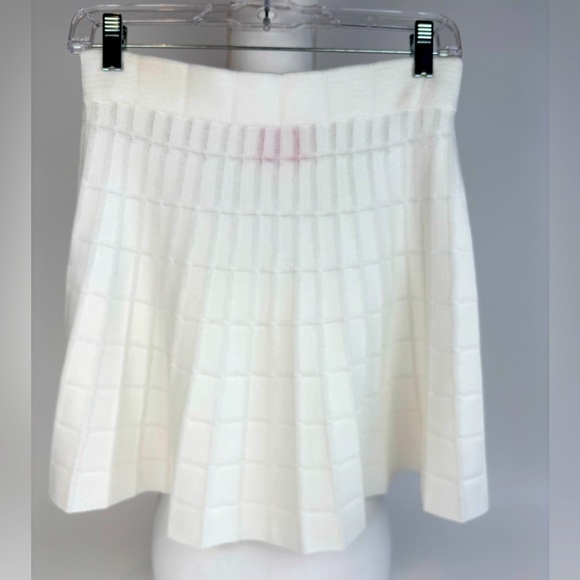 🎉HP🥳 Solid and Striped White Knit Set - Picture 11 of 12